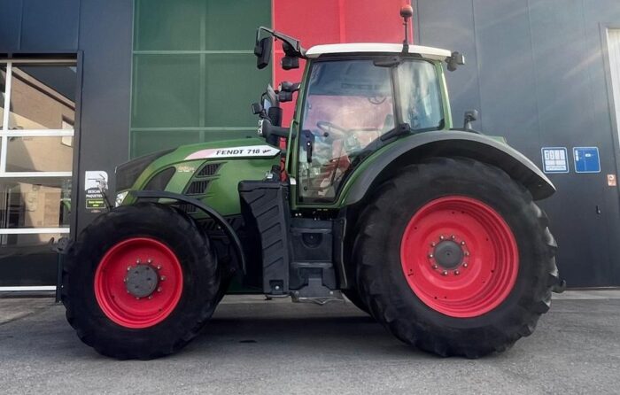 TRACTOR FENDT 718 VARIO US 3386