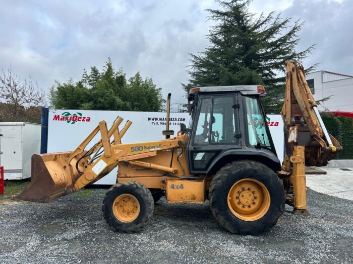 EXCAVADORA MIXTA CASE 585 SUPER