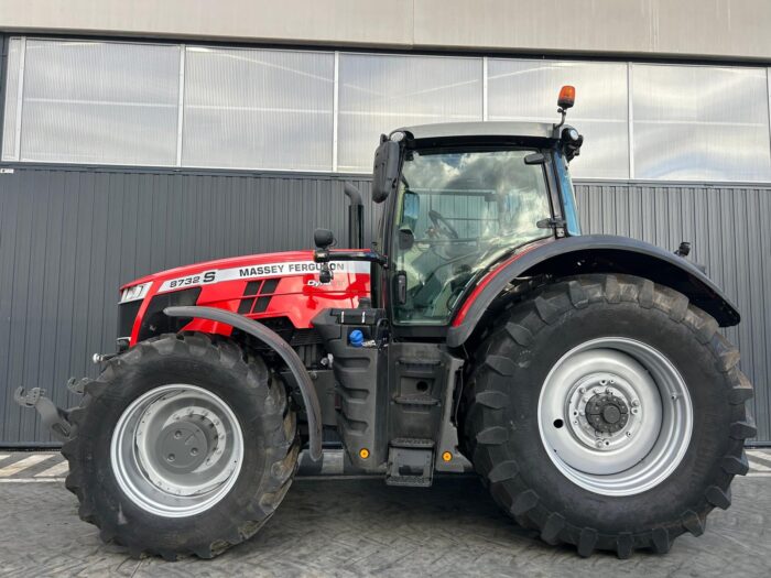 TRACTOR MASSEY FERGUSON 8732 DYNA VT EXCLUSIVE US 3230