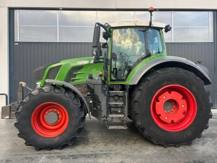 TRACTOR FENDT 824 VARIO US 3390