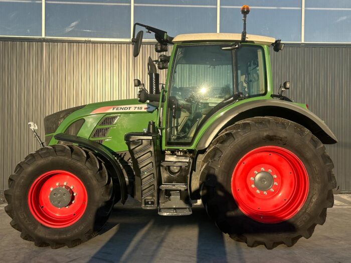 TRACTOR FENDT 718 VARIO US 3228