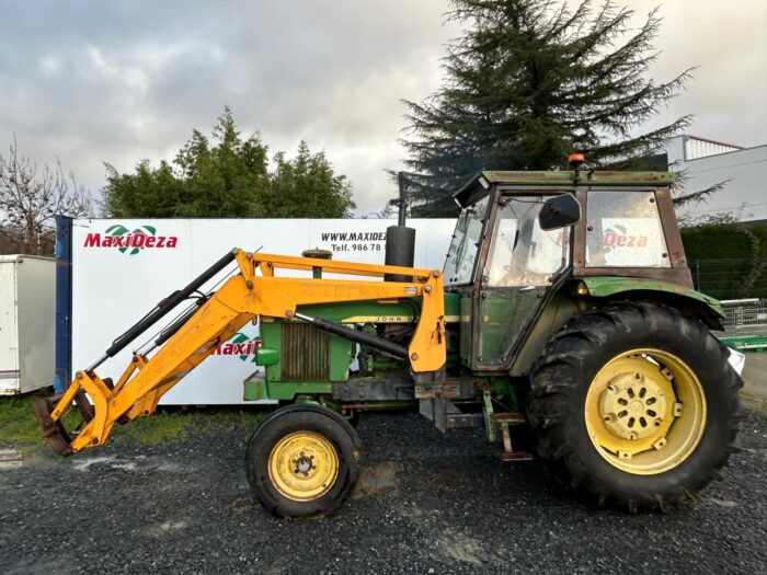 TRACTOR JOHN DEERE 3135 CON PALA